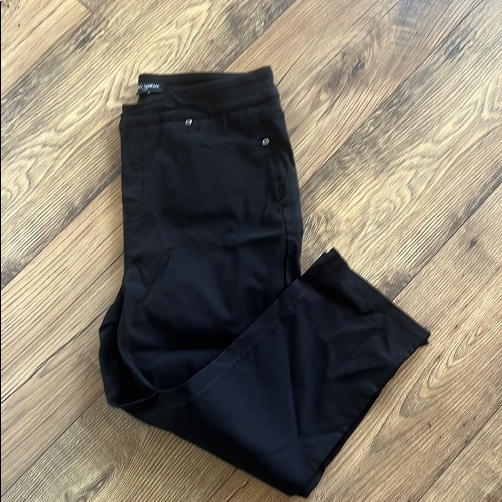 Women’s Black Cropped Pants, Size Medium